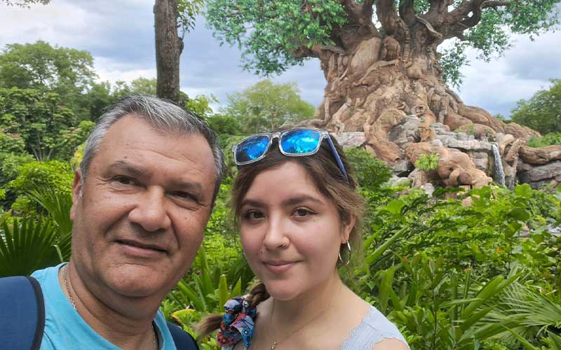 Cristian Otarola y su hija